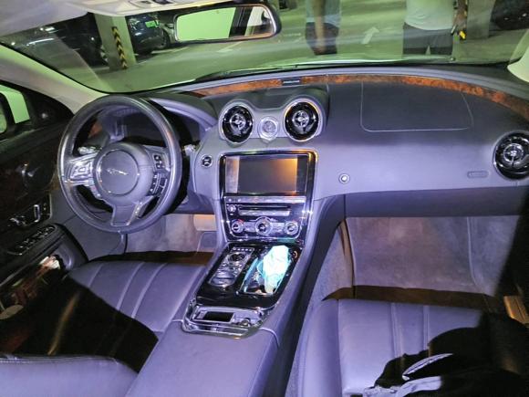 [上海·沪D] 二手捷豹捷豹XJ2015款  XJL 3.0 SC 两驱全景商务版