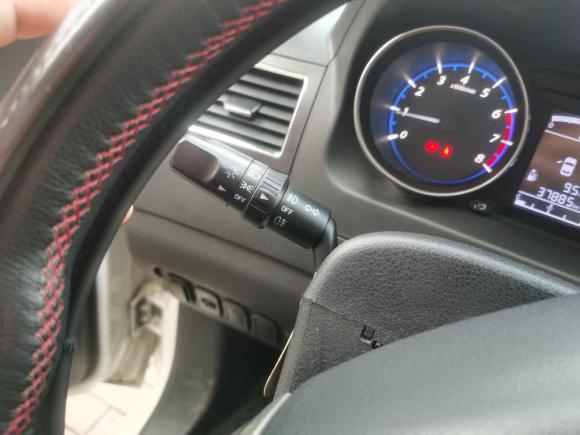 [武汉·鄂A] 二手东风风行景逸X52015款 1.6L 手动尊享型