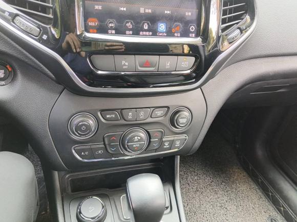 [上海·沪L] 二手Jeep自由光2019款 2.0T 四驱探享版+自动驾驶智慧包 国VI