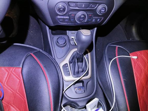 [深圳·粤B] 二手Jeep自由光2014款 2.4L 豪华版