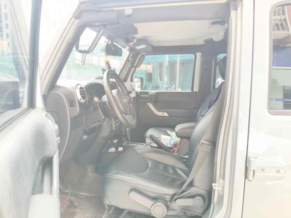 [济南·鲁A] 二手Jeep牧马人2014款 2.8TD Sahara 四门版