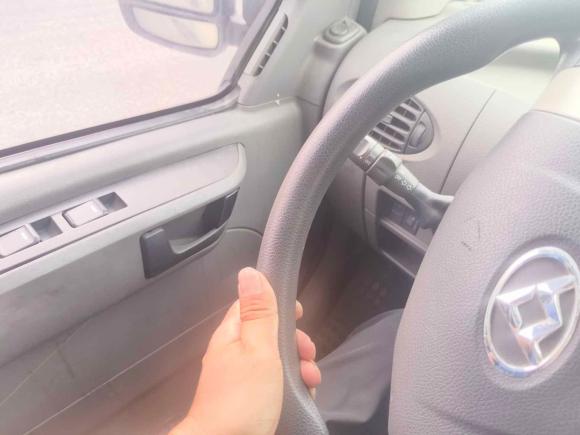 [苏州·苏E] 二手上汽大通MAXUS新途V802017款 2.5T AMT傲运通国IV短轴超低顶5/6/10座