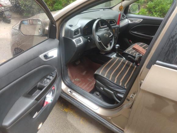 [济南·鲁A] 二手一汽骏派D602015款 1.8L 自动尊贵型