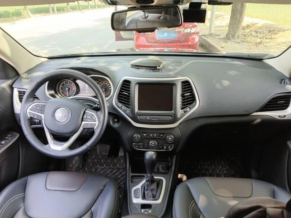 [成都·川A] 二手Jeep自由光2020款 2.0L 两驱经典运动版