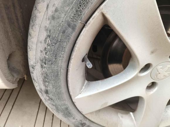 [武汉·鄂A] 二手标致标致4082013款 2.0L 手动舒适版