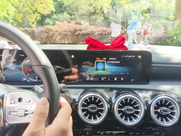 [南京·苏L] 二手奔驰奔驰A级2022款 改款二 A 200 L 运动轿车时尚型