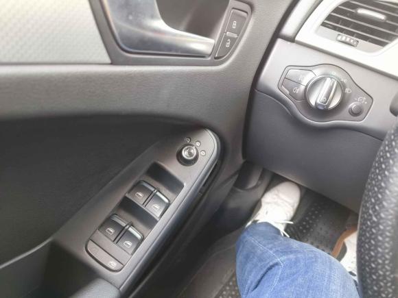 [武汉·鄂A] 二手奥迪奥迪A4L2011款 2.0 TFSI 标准型