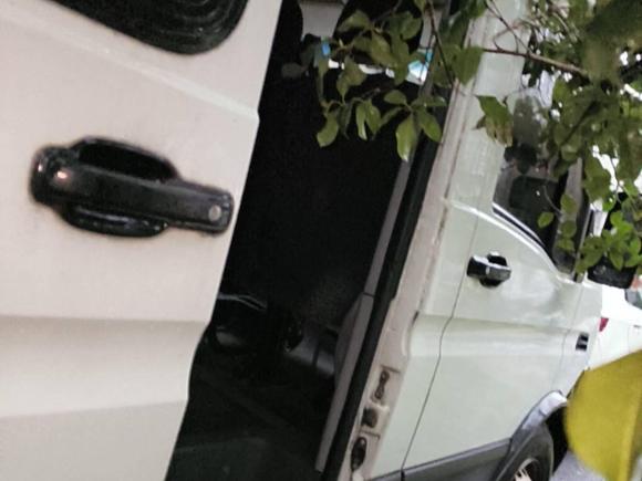 [杭州·浙A] 二手依维柯依维柯褒迪2017款 2.5T经典A32客车中顶6-7座47Z5