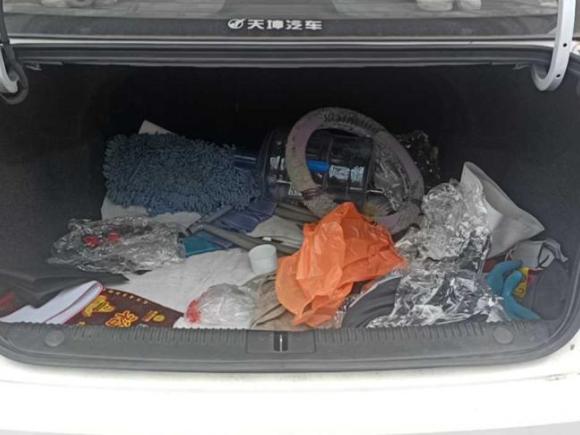 [成都·川A] 二手荣威荣威3602015款 1.5L 手动豪华版