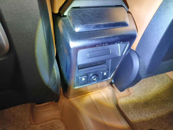 [上海·苏U] 二手路虎发现神行2016款 2.0T HSE LUXURY