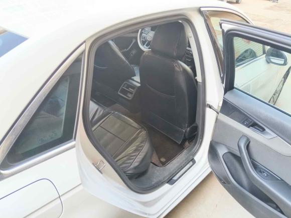 [青岛·鲁B] 二手奥迪奥迪A4L2017款 40 TFSI 进取型