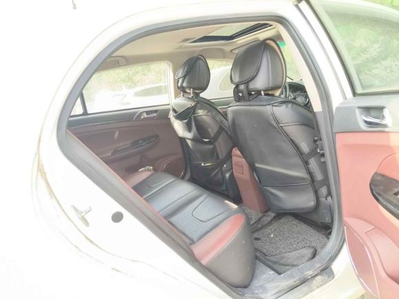 [西安·陕U] 二手比亚迪速锐2015款 改款 1.5L 手动豪华型