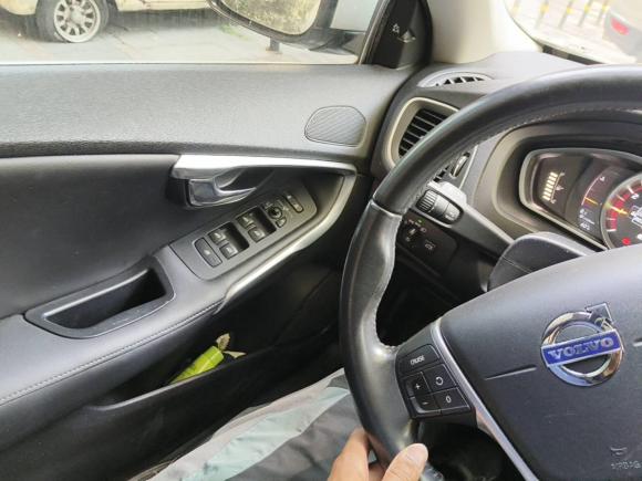 [杭州·浙A] 二手沃尔沃沃尔沃V402015款 1.6T 智雅版