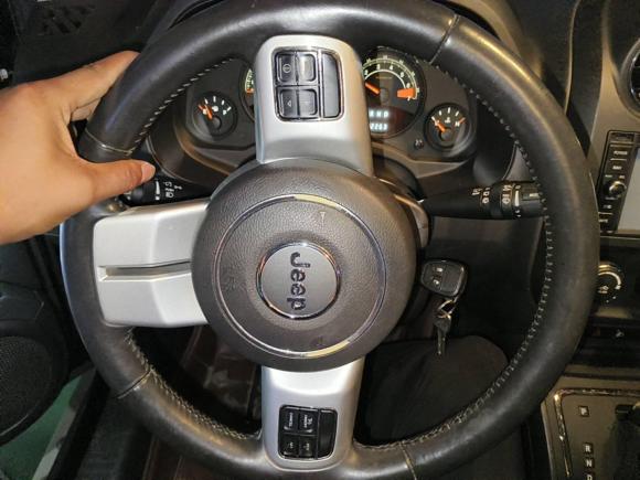 [南通·苏F] 二手Jeep指南者2013款 2.0L 两驱运动版