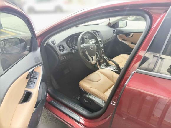 [佛山·粤X] 二手沃尔沃沃尔沃V402017款 T3 智逸版