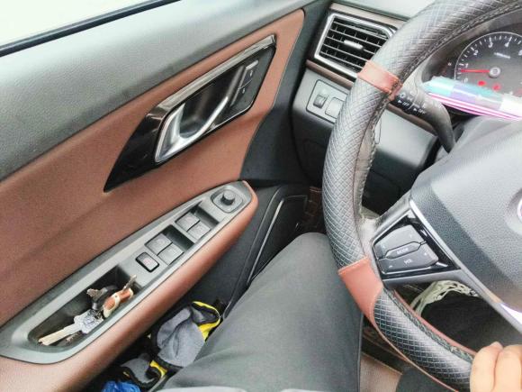 [台州·浙J] 二手一汽森雅R72016款 1.6L 手动智能型