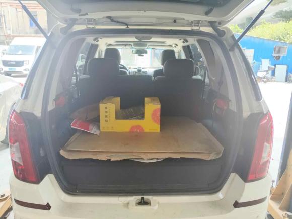 [上海·沪A] 二手双龙雷斯特W2014款 2.0T 四驱豪华导航版7座