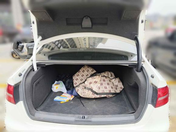 [南昌·赣A] 二手奥迪奥迪A4L2016款 30 TFSI 典藏版 自动舒适型