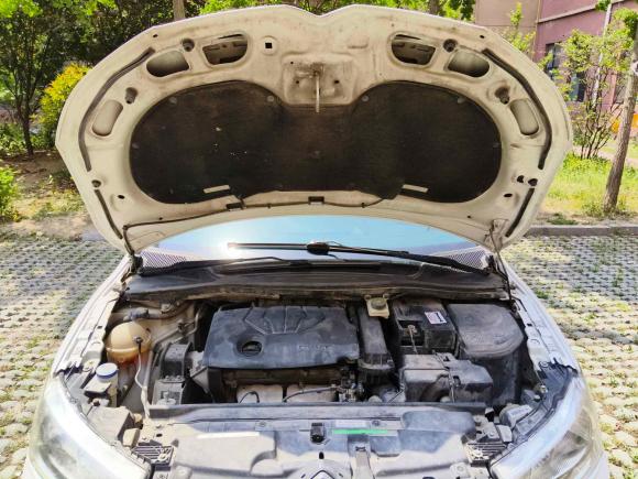 [青岛·鲁B] 二手雪铁龙世嘉2016款 经典 三厢 1.6L 手动品尚型