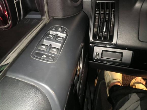 [广州·粤A] 二手路虎神行者22013款 2.0T Si4 HSE汽油版