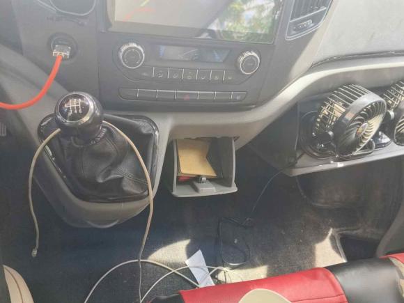 [杭州·浙A] 二手福田图雅诺2022款 2.0T手动通途多功能加长轴中顶后单胎5/6/7/9座4F20TC3