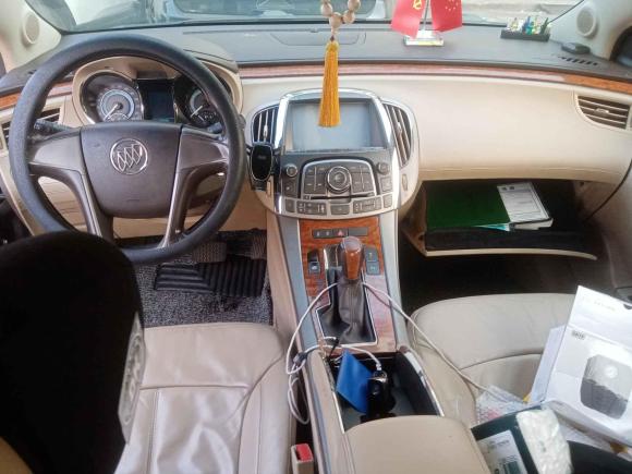 [佛山·粤R] 二手别克君越2010款 2.4L雅致版