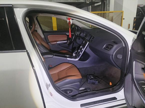 [上海·沪A] 二手沃尔沃沃尔沃S60新能源2015款 S60L E驱混动 T6智驭版