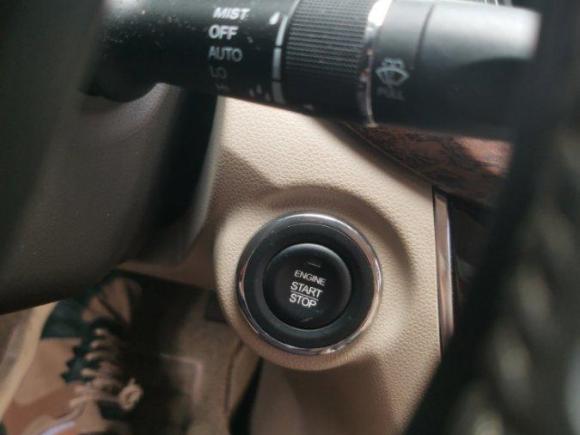 [广州·粤A] 二手广汽传祺传祺GA82016款 320T 行政版