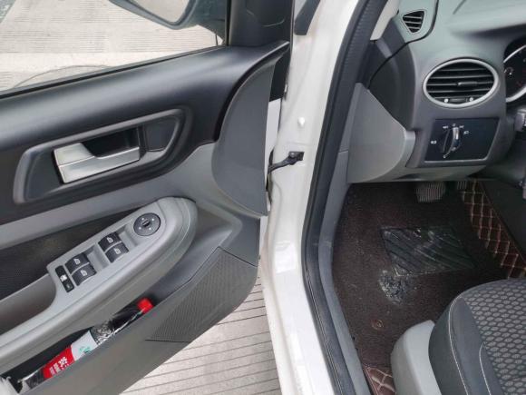 [温州·鲁B] 二手福特福克斯2013款 两厢经典 1.8L 自动基本型