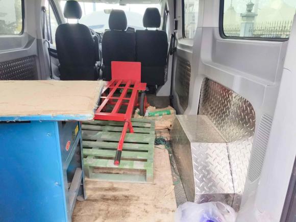 [宁波·浙B] 二手上汽大通MAXUS新途V902022款 2.0T AMT运杰前驱短轴中顶后单胎6座