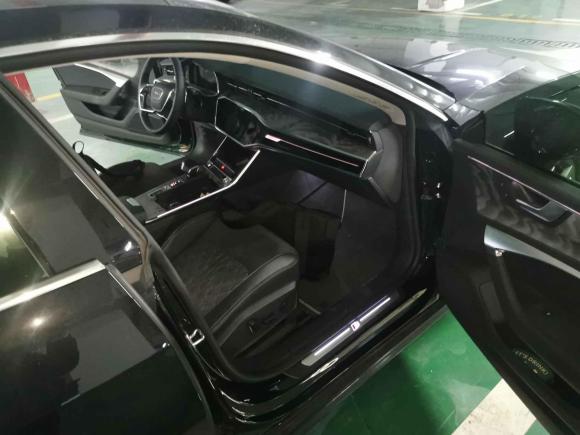 [上海·沪C] 二手奥迪奥迪A7L2022款 45 TFSI quattro S-line 见远型流晶套装