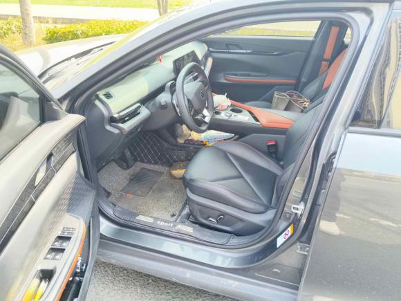 [苏州·苏U] 二手长安长安UNI-V2023款 1.5T 尊贵型