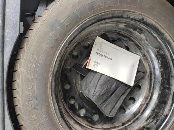 [上海·苏A] 二手东风风行景逸X52013款 1.6L 手动尊享型 国V