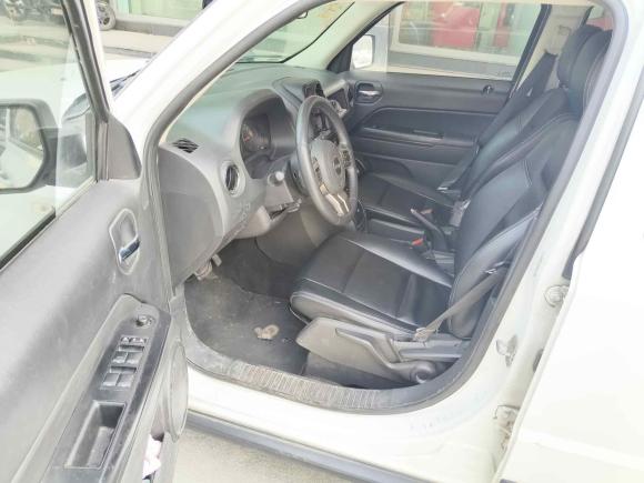 [济南·鲁A] 二手Jeep自由客2014款 2.4L 运动版