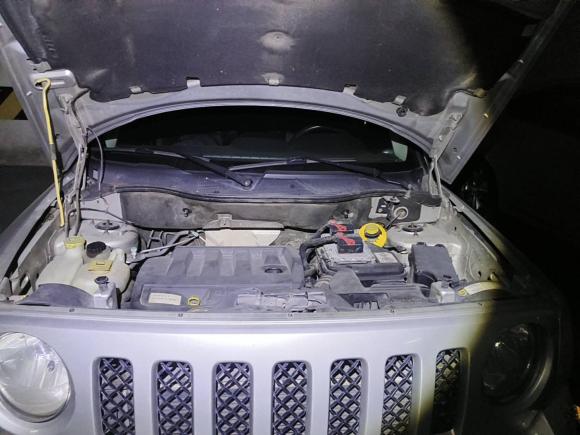 [成都·川A] 二手Jeep自由客2011款 2.4 运动版