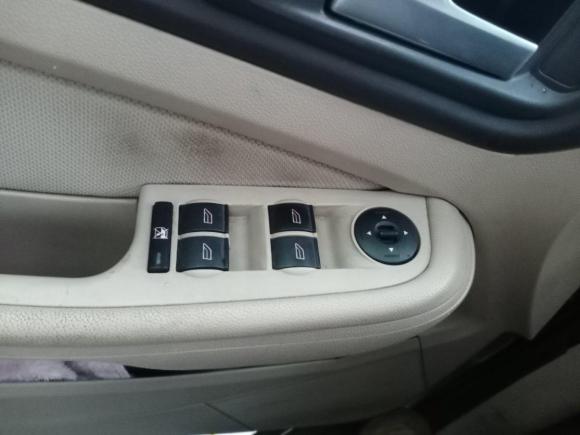 [上海·沪C] 二手福特福克斯2011款 三厢 1.8L 手动舒适型