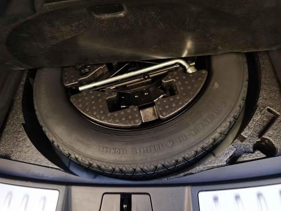 [上海·沪F] 二手路虎揽胜极光2020款 249PS R-DYNAMIC SE 运动科技版