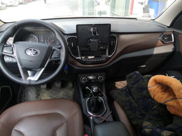 [成都·川M] 二手一汽森雅R72016款 1.6L 手动智能型