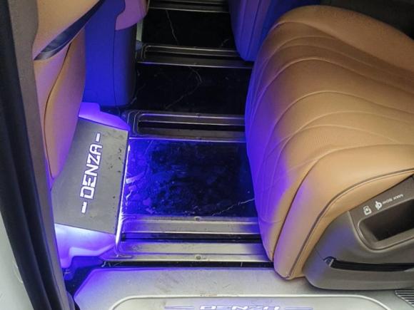 [济南·鲁A] 二手腾势腾势D92022款 DM-i 1040 尊贵型