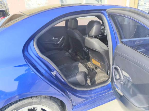 [南通·苏U] 二手奔驰奔驰A级2020款 改款 A 200 L 运动轿车时尚型