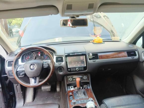 [上海·沪E] 二手大众途锐2011款 3.0TSI 高配型