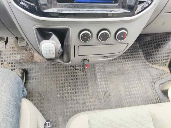 [合肥·皖A] 二手上汽大通MAXUS新途V802018款 2.5T 6挡手动厢式货车短轴中顶2/3座