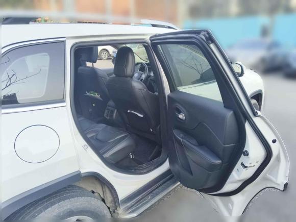 [成都·川A] 二手Jeep自由光2017款 2.0L 优越版