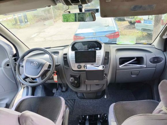 [上海·沪A] 二手上汽大通MAXUS新途V802015款 2.5T 手动傲运通版长轴中顶