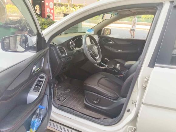 [上海·鄂F] 二手宝骏宝骏5602015款 1.8L 手动豪华型