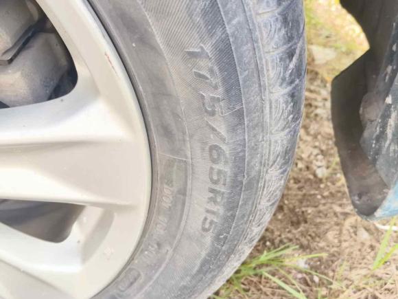 [广州·粤W] 二手本田飞度2011款 1.5L 自动豪华版