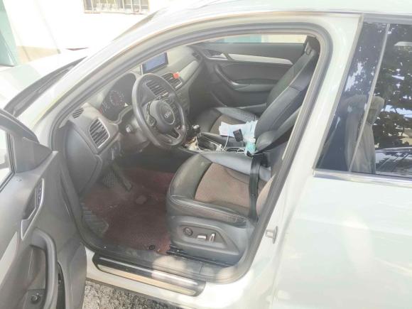 [武汉·鄂W] 二手奥迪奥迪Q32017款 30 TFSI 时尚型