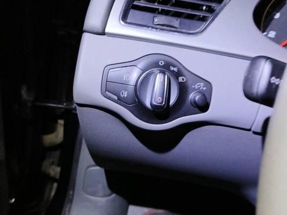 [上海·沪E] 二手奥迪奥迪A4L2010款 2.0 TFSI 标准型