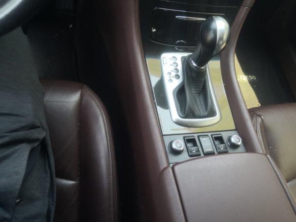 [佛山·粤E] 二手英菲尼迪英菲尼迪QX502013款 2.5L 两驱优雅版