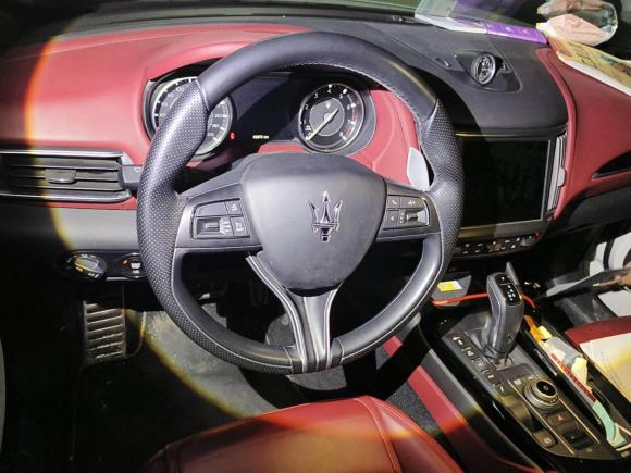 [济南·鲁A] 二手玛莎拉蒂Levante2022款 3.0T Modena